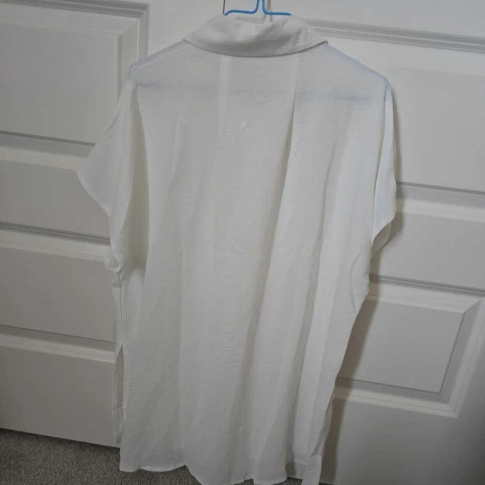 Medium White Short-Sleeve Top Wmns - Picture 4 of 4